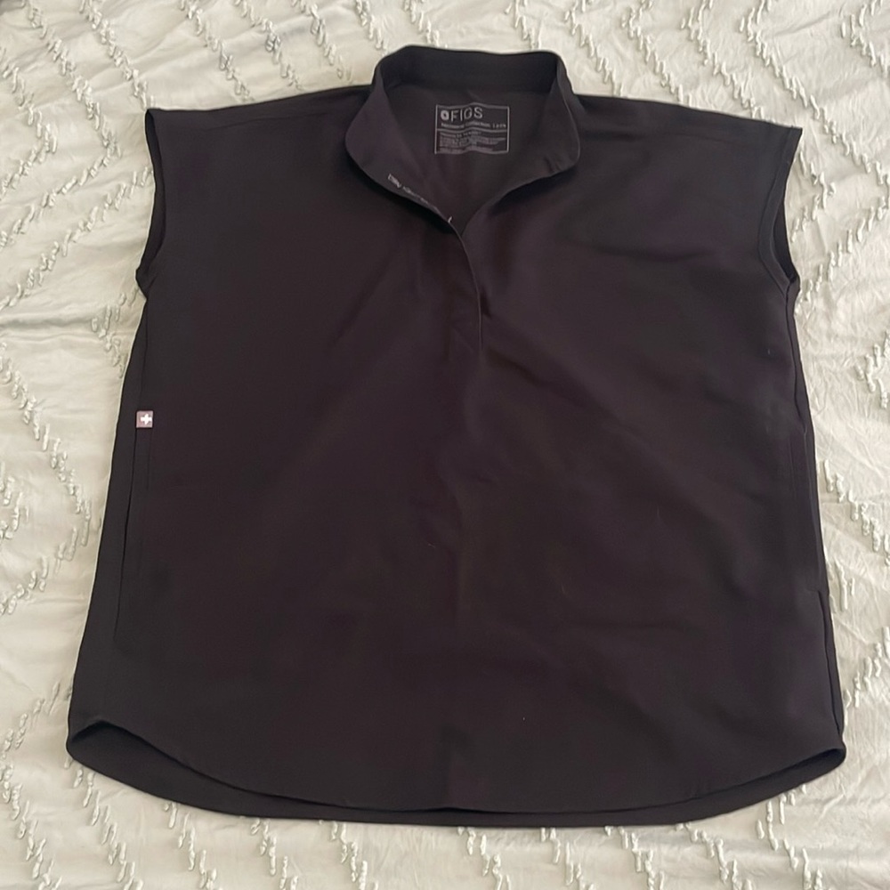 FIGS Rafaela scrub top in XXS color black
